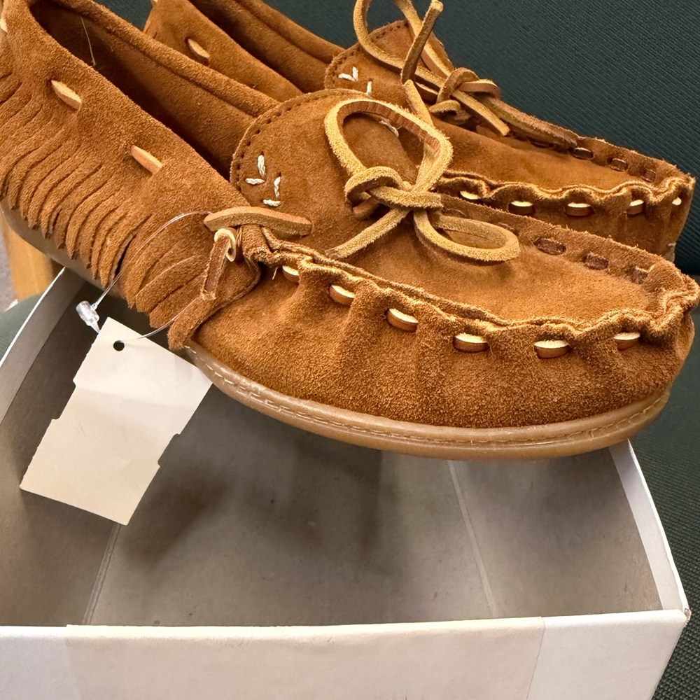Minnetonka Women's Brown Suede Moccasins with Fringe